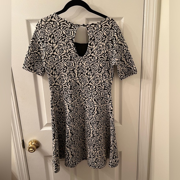 H&M Size 8 Floral Dress - Picture 2 of 4